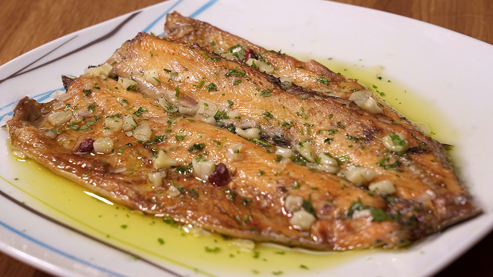 Trucha al ajillo.  Haga esta receta de pescado de la manera más fácil, rápida y saludable.  Adecuado para personas que no tienen tiempo para cocinar.
