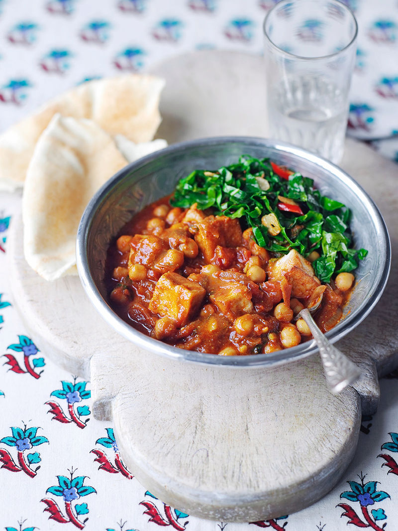Curry de tofu y garbanzos con verduras de primavera